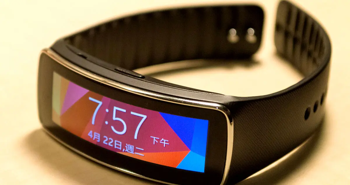 مقایسه دو دستبند سلامتی سری Gear Fit سامسونگ