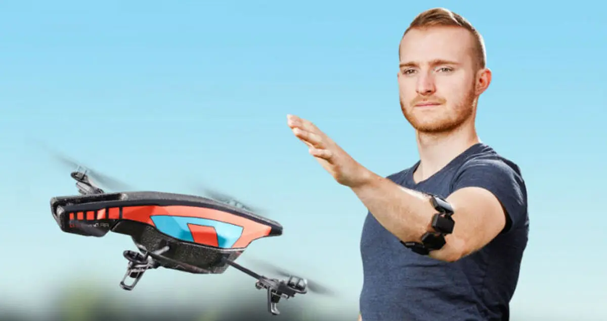 تماشا کنید؛ بازوبند Myo تکنولوژی کنترل کامپیوترها و پهباد ها