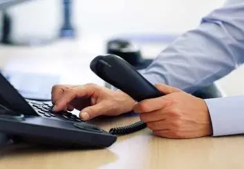 با یک خط تلفن همزمان با دو نفر مکالمه کنید