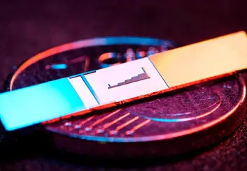 دانشمندان کوچک‌ترین شتاب‌دهنده ذرات جهان را در ابعاد یک سکه ساختند
