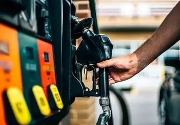 سهمیه بنزین به کارت بانکی منتقل می‌شود؛ شفافیت بیشتر یا آغاز سردرگمی جدید؟