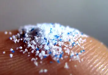 نانوپلاستیک‌ها با ورود به مغز می‌توانند ریسک ابتلا به پارکینسون را افزایش دهند