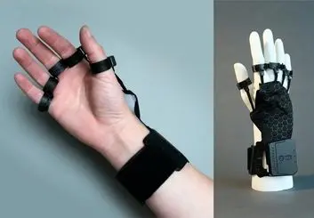 دستکشی که اشیای مجازی را لمس می کند