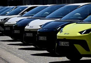 خودروهای برقی در بازار جهانی روسفید شدند