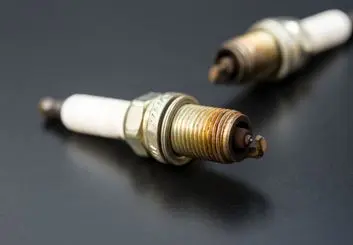 علائم خرابی وایر شمع چیست؟ معرفی 9 نشانه اصلی که باید بدانید