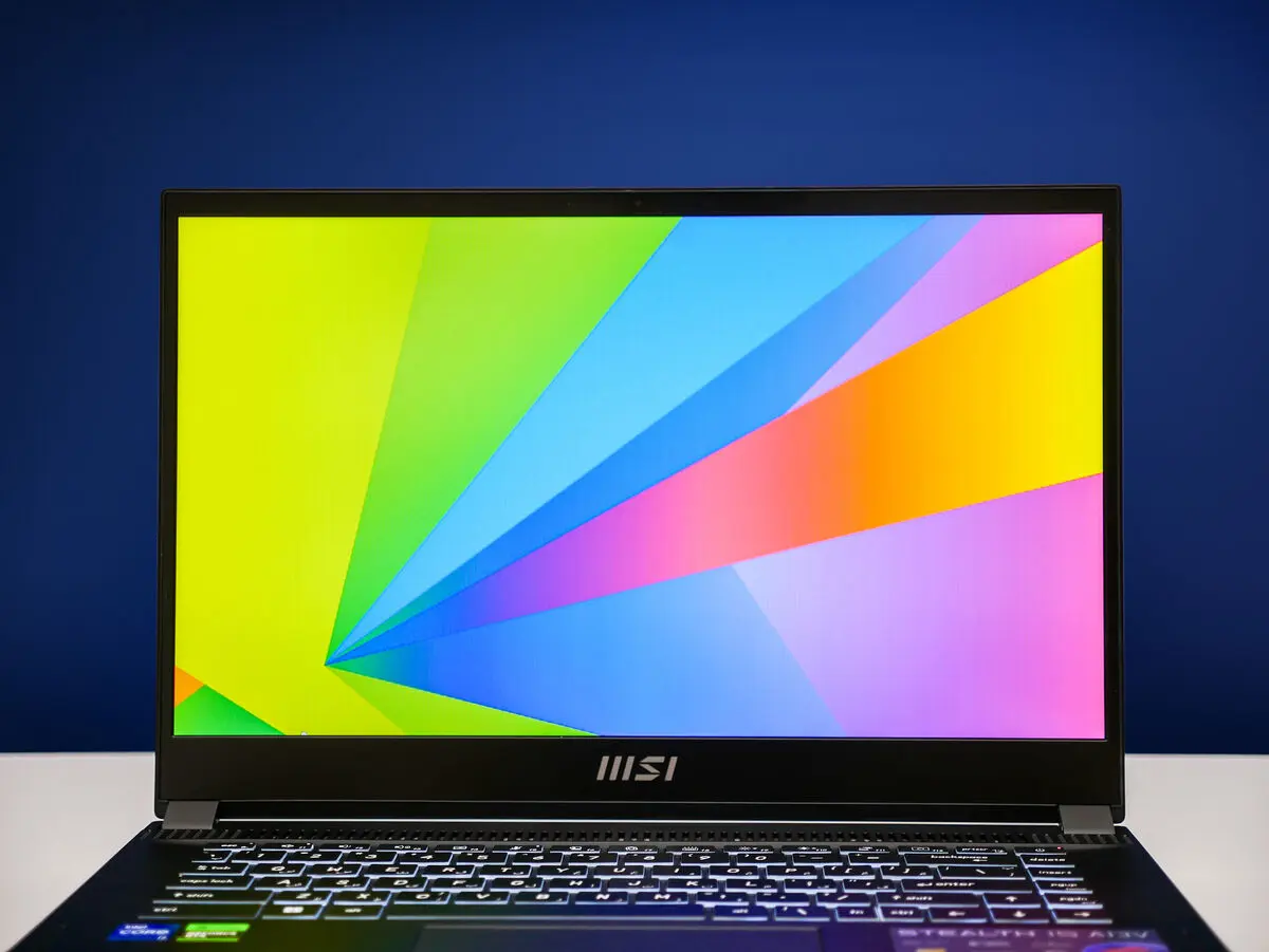 بررسی لپ تاپ MSI Stealth 15؛ هم برای بیزینس، هم برای گیم!