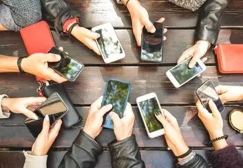 دنیای شگفت‌انگیز قابلیت‌های پیشرفته گوشی هوشمند: فراتر از یک ابزار ساده

