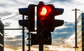 پروژه‌ شگفت‌انگیز گوگل میزان توقف پشت چراغ قرمز را تا ۳۰ درصد کاهش می‌دهد
