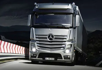 مرسدس بنز آکتروس  برقی با برد حرکتی ۵۰۰ کیلومتر رونمایی شد، رقیب جدید کامیون تسلا