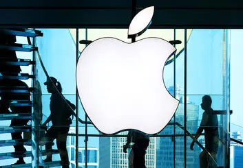 اپل ظاهراً می‌خواهد برای آموزش هوش مصنوعی خود با رسانه‌ها وارد همکاری شود