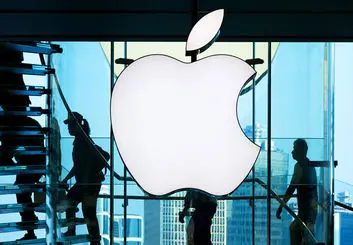 اپل ظاهراً می‌خواهد برای آموزش هوش مصنوعی خود با رسانه‌ها وارد همکاری شود