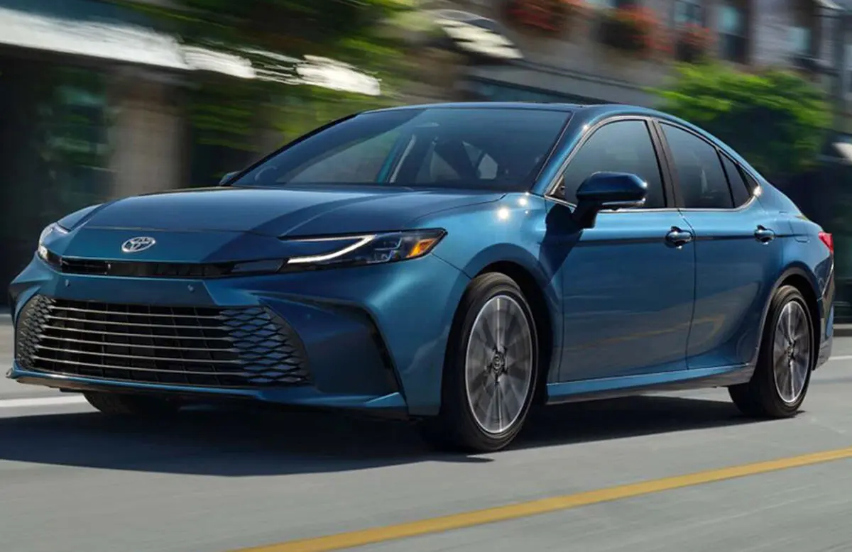 نسل جدید تویوتا کمری با تغییرات ظاهری گسترده و پیشرانه هیبریدی معرفی شد
